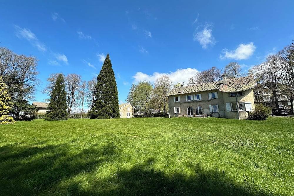 Country house with family or friends 1