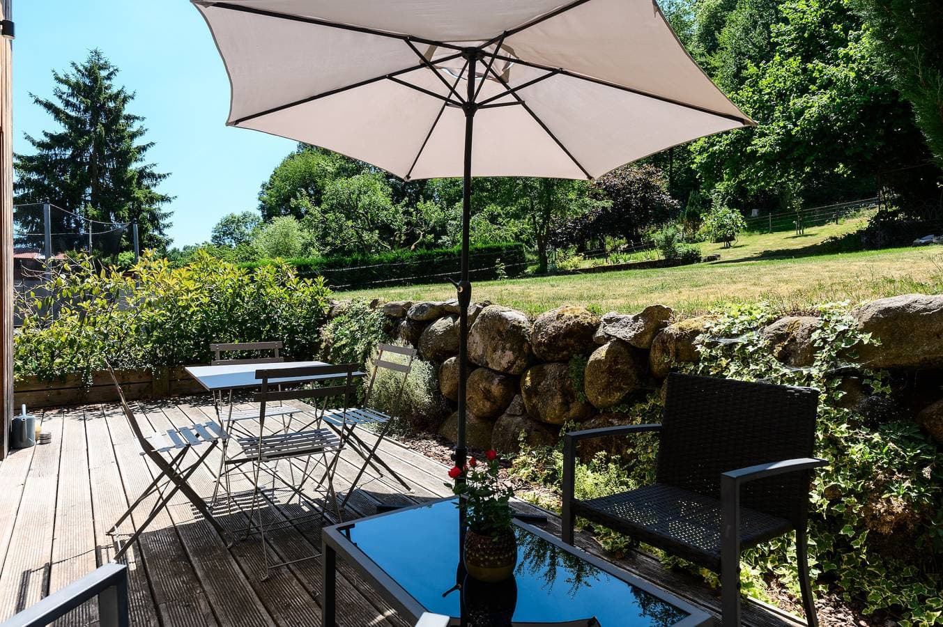 Foto 10 von 26: Ferienhaus „Flora Gîte“ mit privater Terrasse, Garten und WLAN