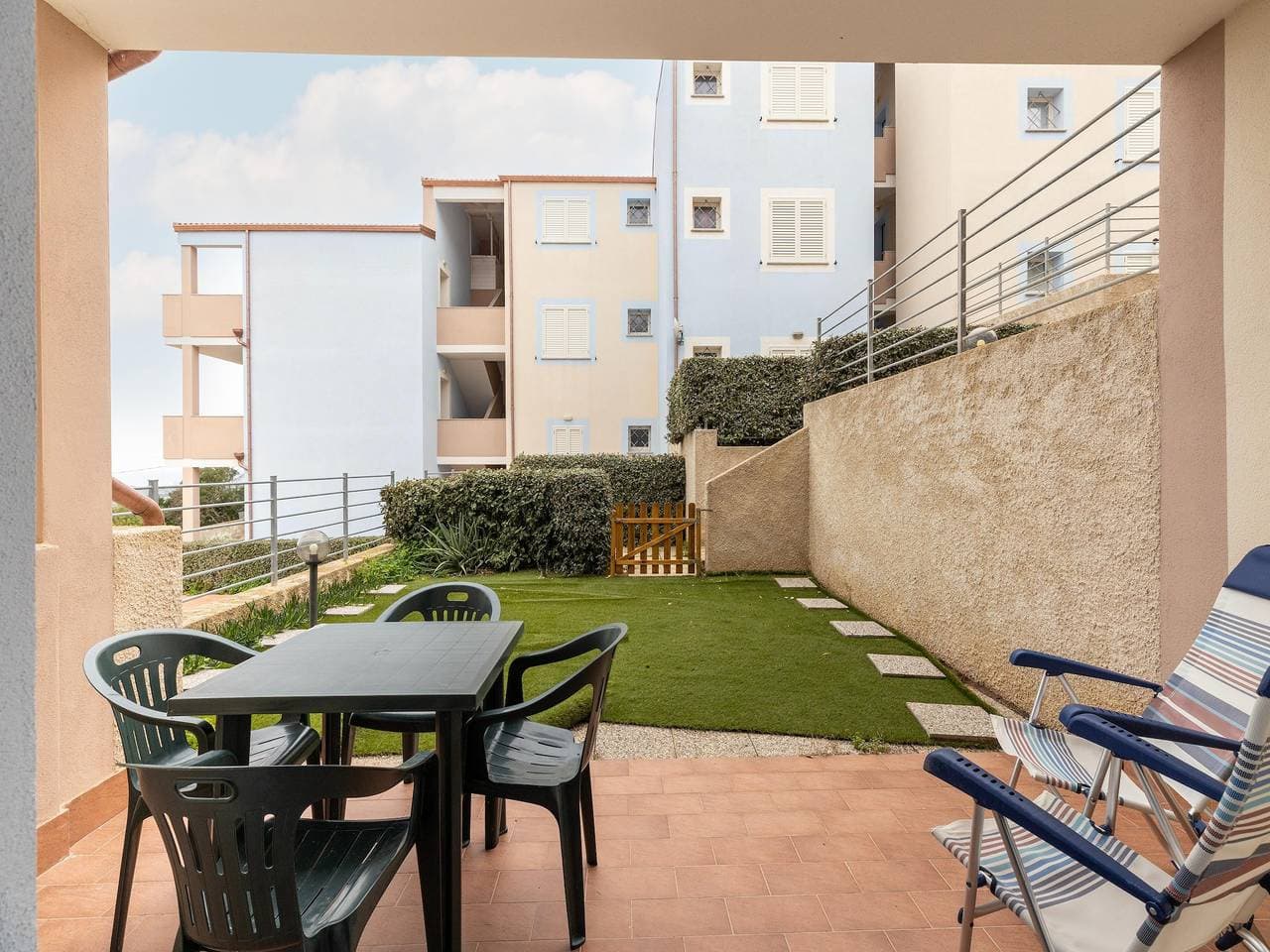 Foto 2 von 38: Privater Swimmingpool und privater Garten