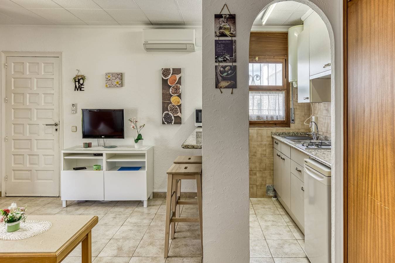 Foto 10 von 23: Apartment 'Salins Studio' mit Kanalblick, WLAN und Klimaanlage