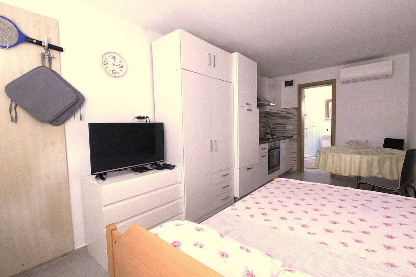 Foto 3 von 18: Studio mit Parkplatz