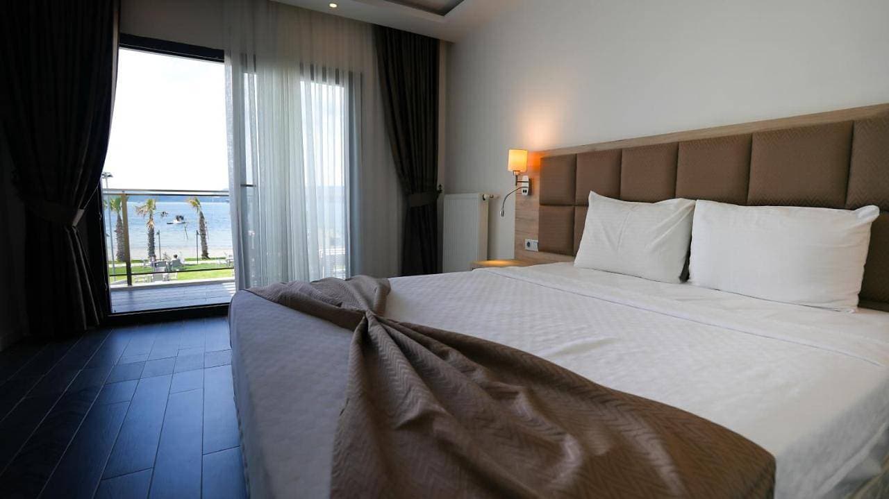 Foto 3 von 16: Double or Twin Room with Pool View