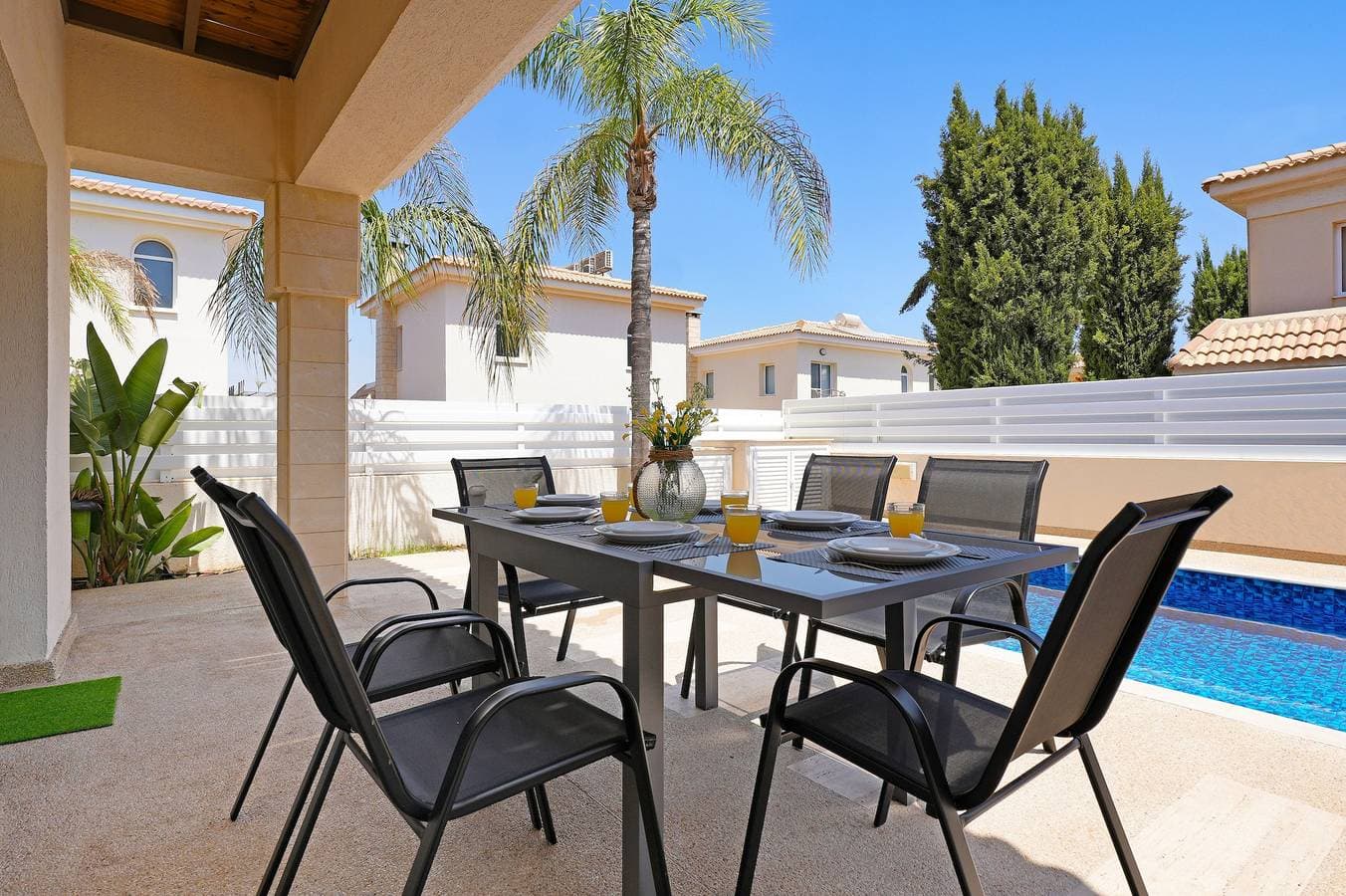 Foto 8 von 46: Villa für 7 Personen mit Balkon