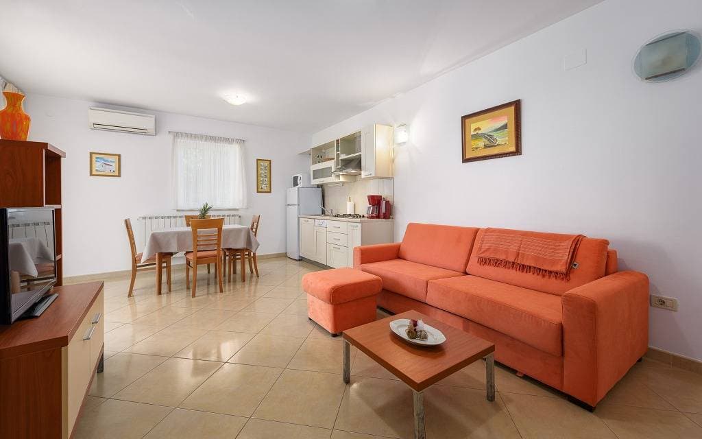 Foto 9 von 54: Ferienwohnung in Bašanija mit Terrasse, Klimaanlage, W-Lan (113-1)