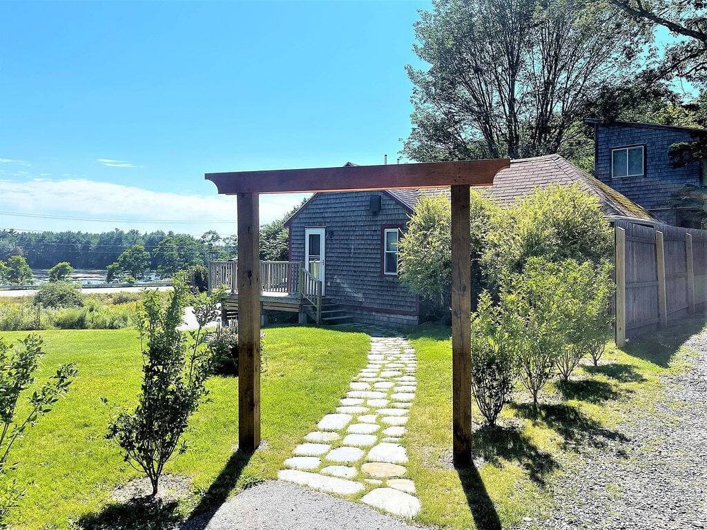 Foto 12 von 18: Cozy Pond Side Cottage in Bar Harbor! [The `Nook`]