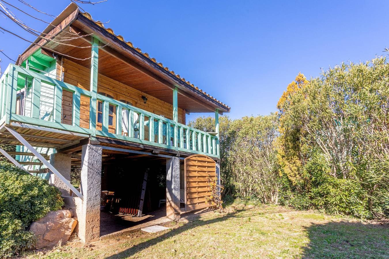 Foto 2 von 24: Chalet „Joli En Bois“ mit privater Terrasse, WLAN und Klimaanlage