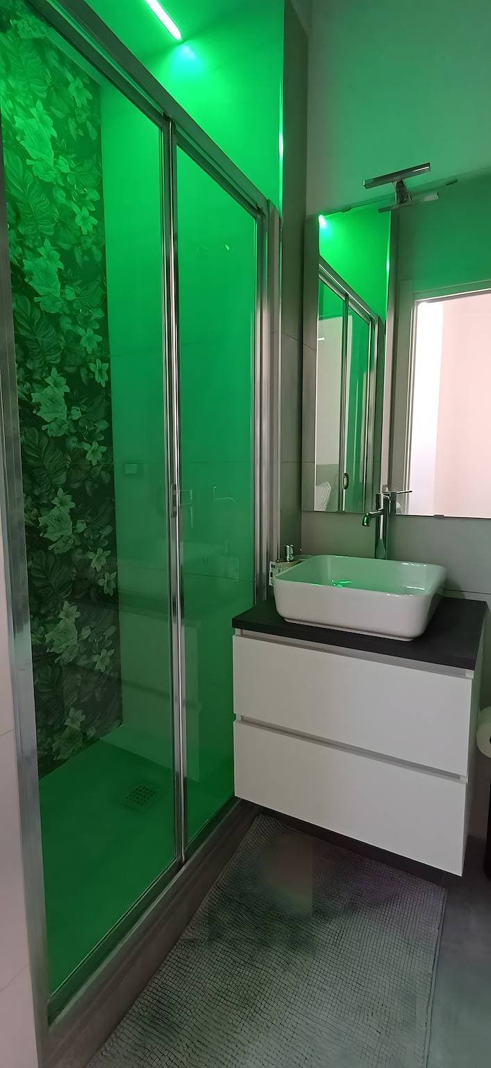 Foto 13 von 14: Zimmer 'Gordiani Guest House - Grey' mit WLAN und Klimaanlage
