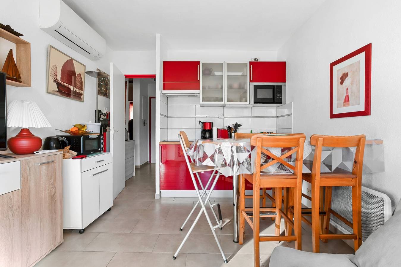 Foto 9 von 23: Ferienwohnung 'Boulouris' mit privater Terrasse, WLAN und Klimaanlage