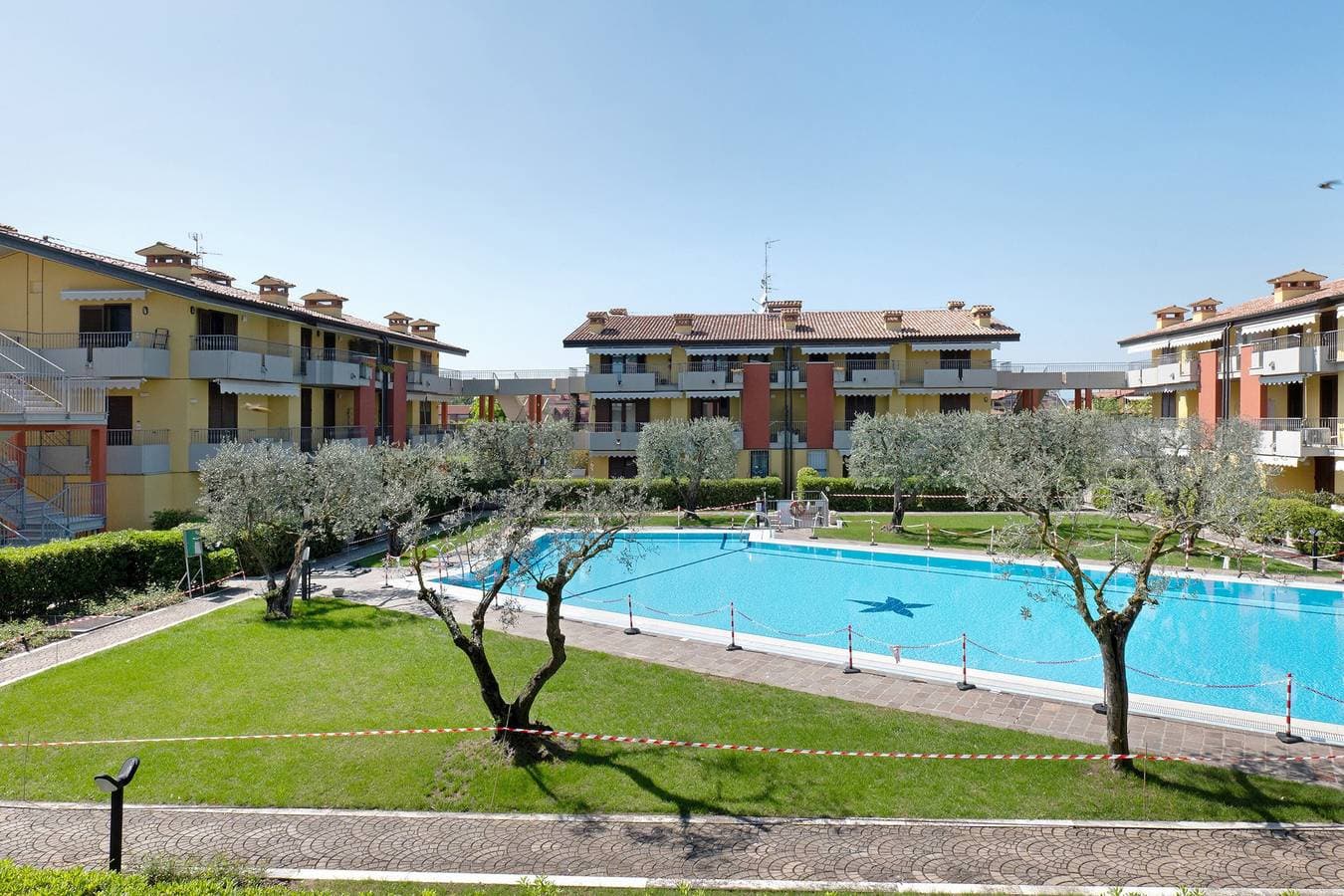 Foto 2 von 25: Apartment 'Giglio Sirmione' mit Gemeinschaftspool, WLAN und Klimaanlage