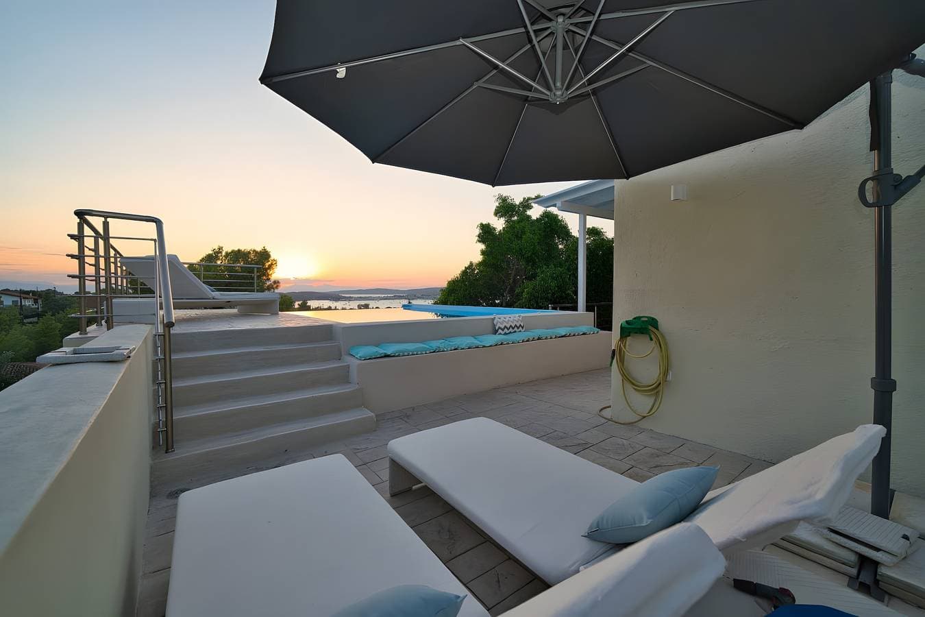 Foto 8 von 28: Heli View Apartment mit privatem Pool und Meerblick