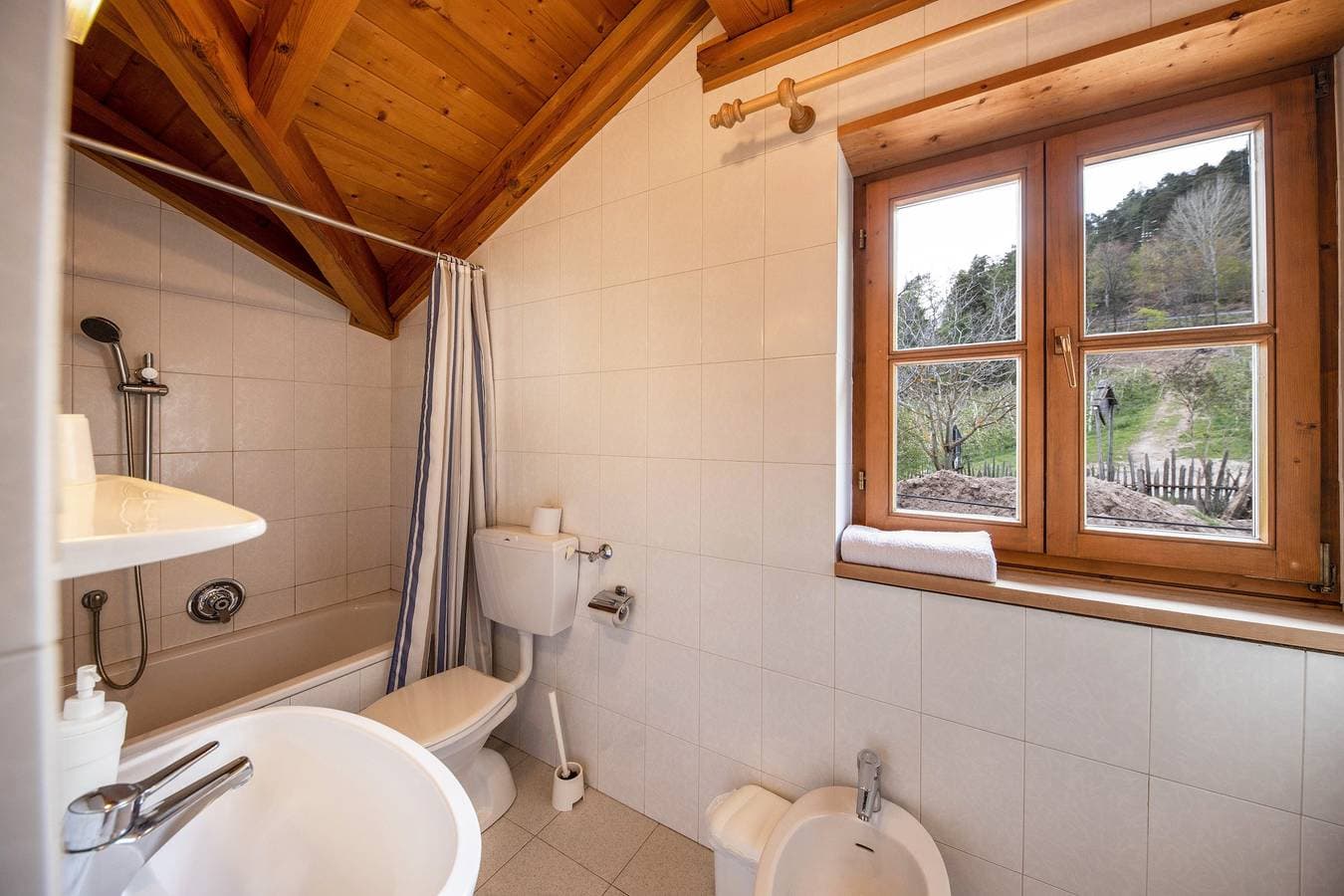 Foto 13 von 23: Ferienwohnung "Malgorerhof Pfister" mit Bergblick, Balkon & Gemeinschaftsgarten
