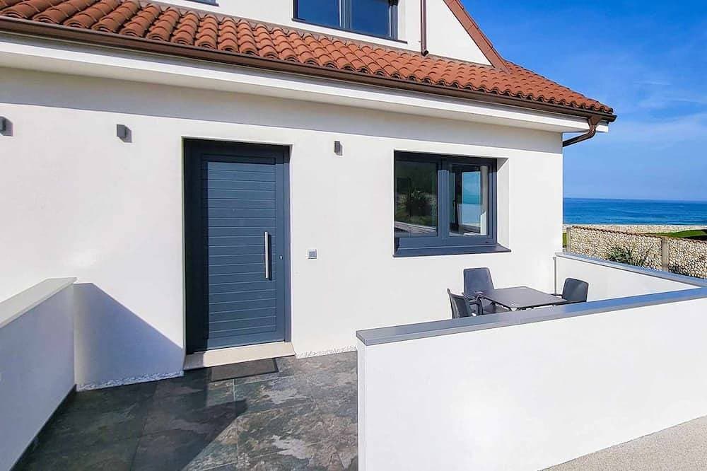 Ag Casa Arnados, 1linea Playa Razo mit terrasse 1
