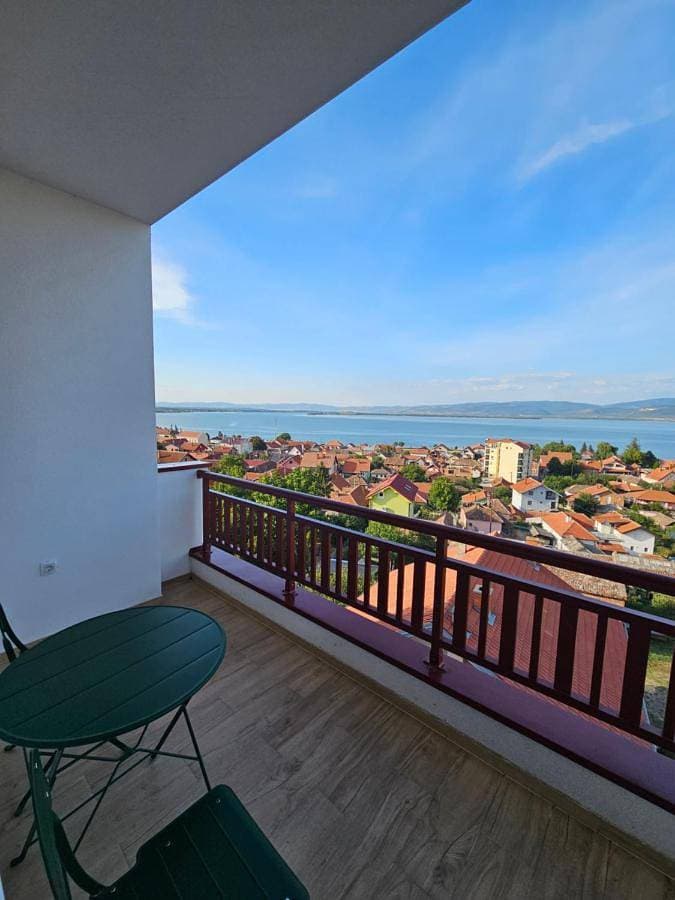 Foto 5 von 19: Two-Bedroom Apartment with Balcony and Terrace