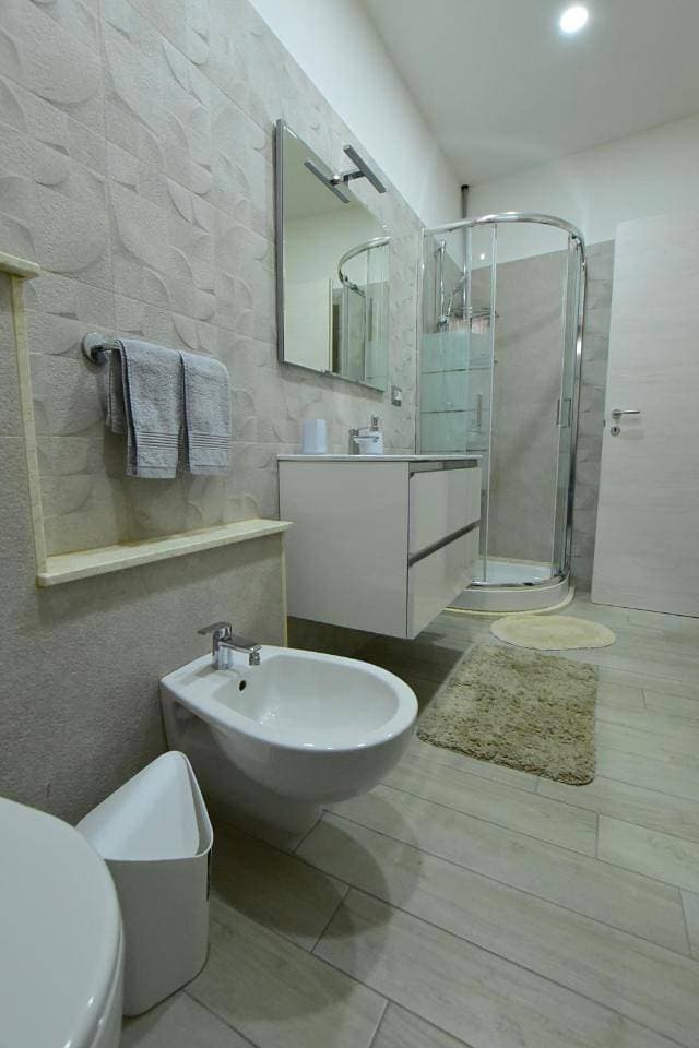 Foto 10 von 12: Double Room with Private Bathroom