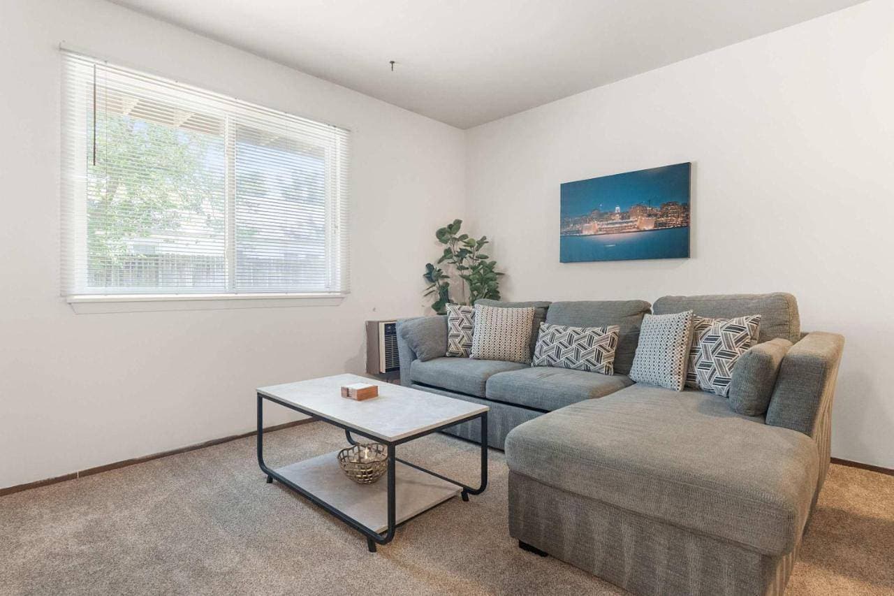 Close to Campus & Hospital with Free Parking - Fast Wifi 1