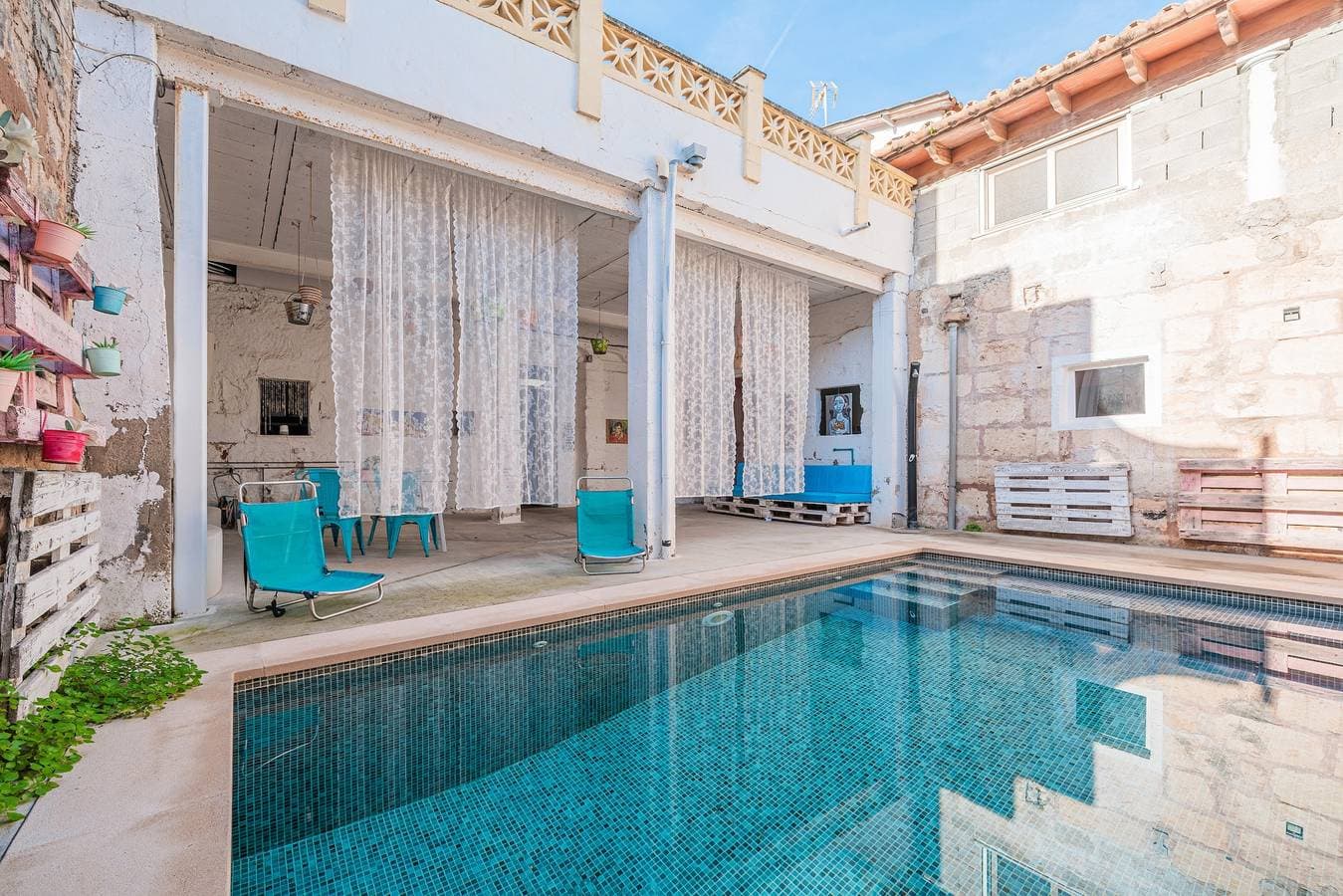 Foto 3 von 20: Ferienhaus „Townhouse Can Miquel“ mit Pool, Garten und WLAN