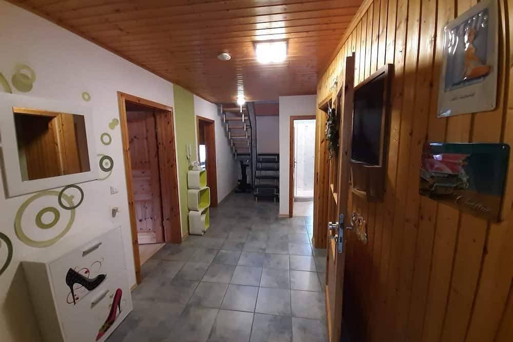 Geräumige, kinderfreundliche Ferienwohnung im ruhigen Wesertal 1