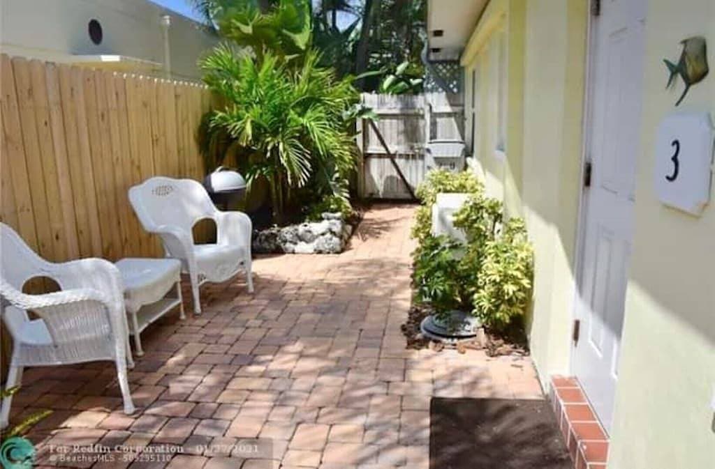 Foto 7 von 10: Apt#4 -Charming relaxing -beautiful Apt-80yard walk to the Beach wBBQ/ Patio