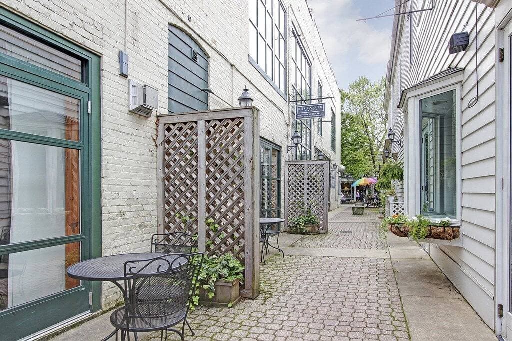 Foto 2 von 8: Wunderschönes, sehr einzigartiges Zuhause auf dem Hügel in der Innenstadt von Saugatuck