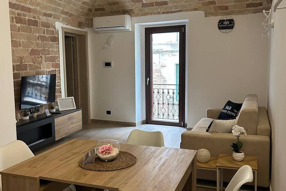 Foto 8 von 13: Suite room with private en suite bathroom and terrace