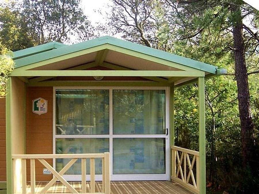 Foto 1 von 42: Camping Lou Cabasson - Chalet 2 personen - la Favière - überdachte Terrasse