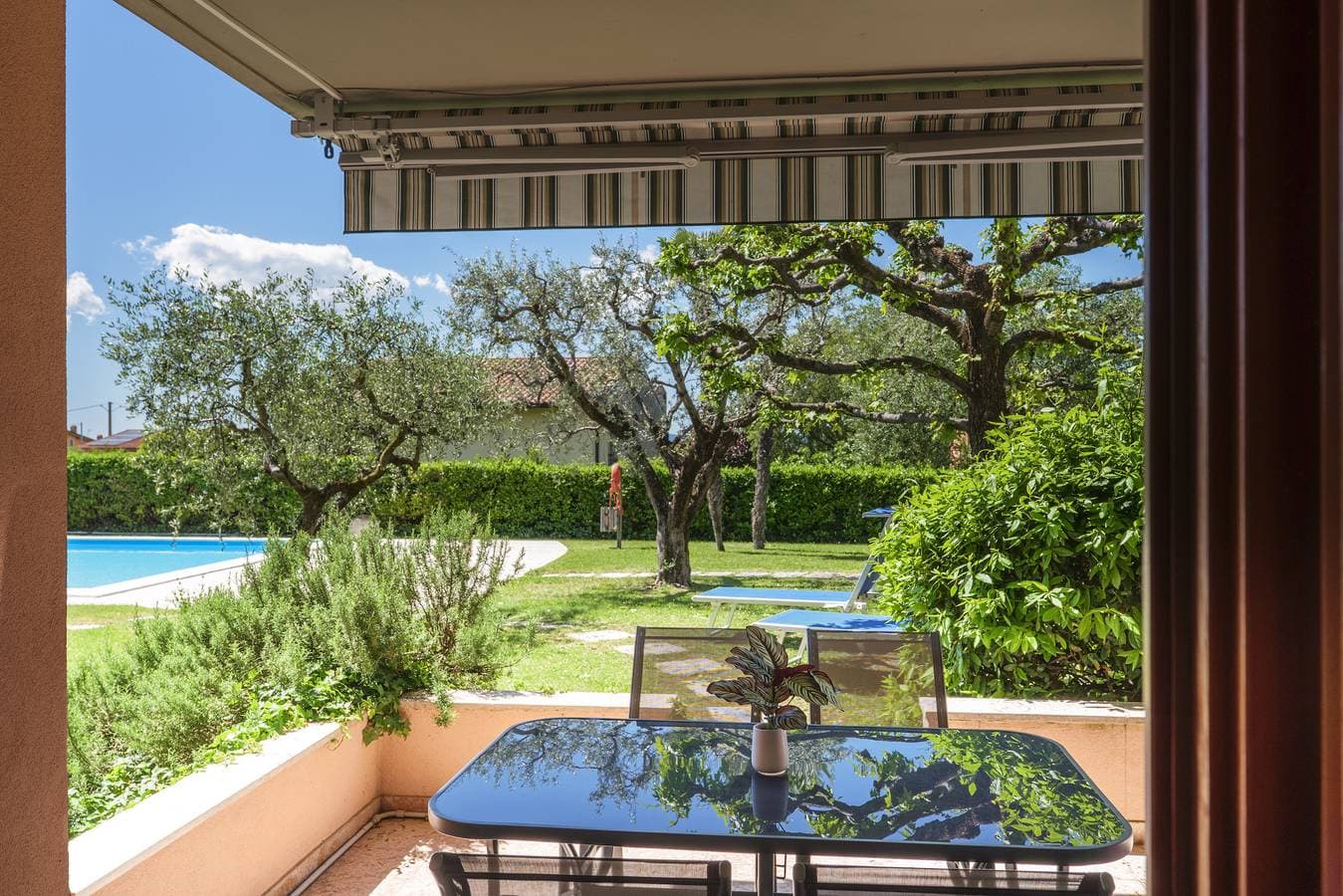 Regarda – Ortensia Zweizimmerwohnung  in Lazise mit Pool und Garten 1
