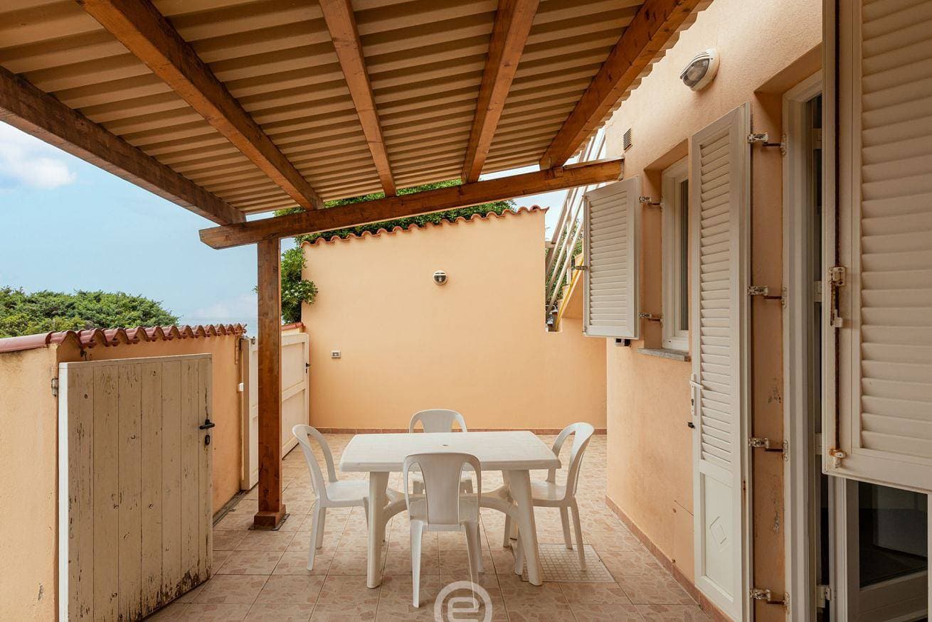 Foto 10 von 30: Ferienhaus für 4 Personen mit Balkon/Terrasse