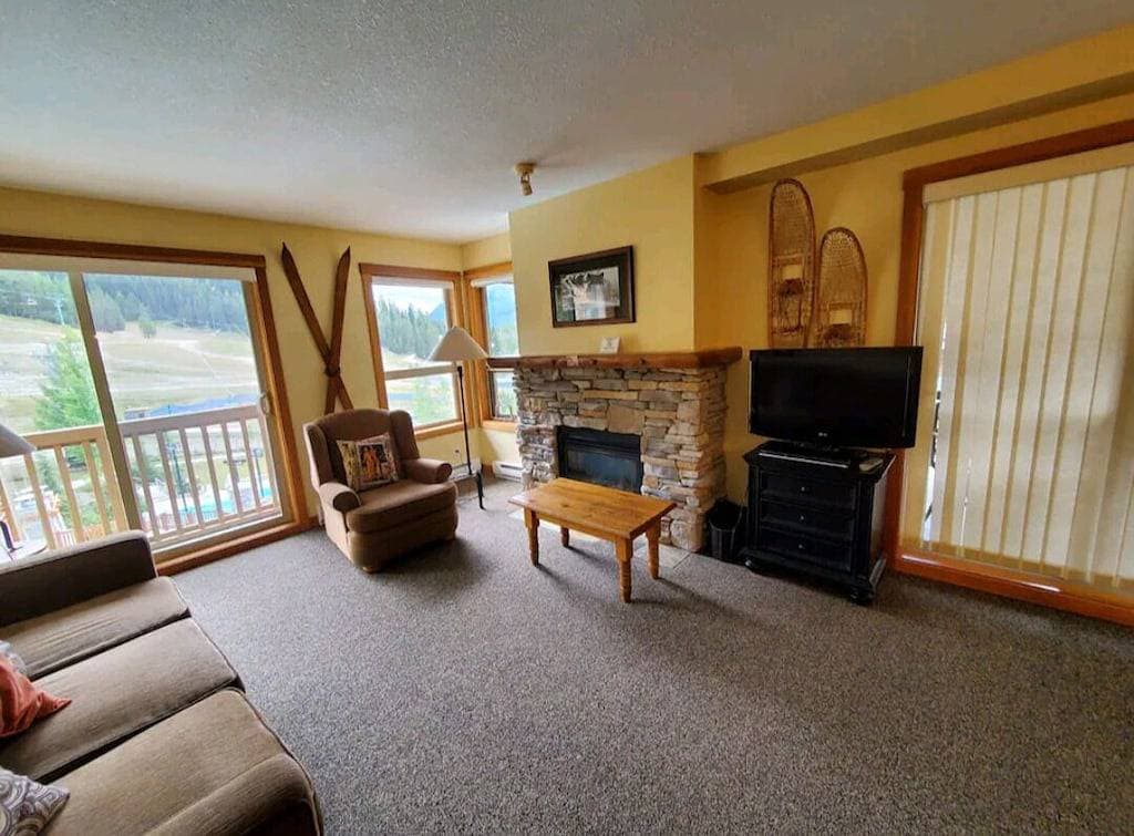 Foto 6 von 10: Lovely 2bdrm Panorama Springs unit overlooking the mountains and pools!