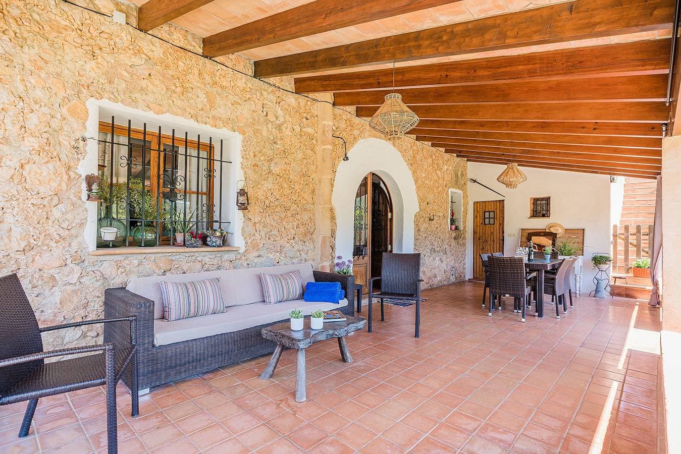 Foto 10 von 27: Villa Cati mit Blick aufs Land, Pool, Garten, Klimaanlage und WLAN