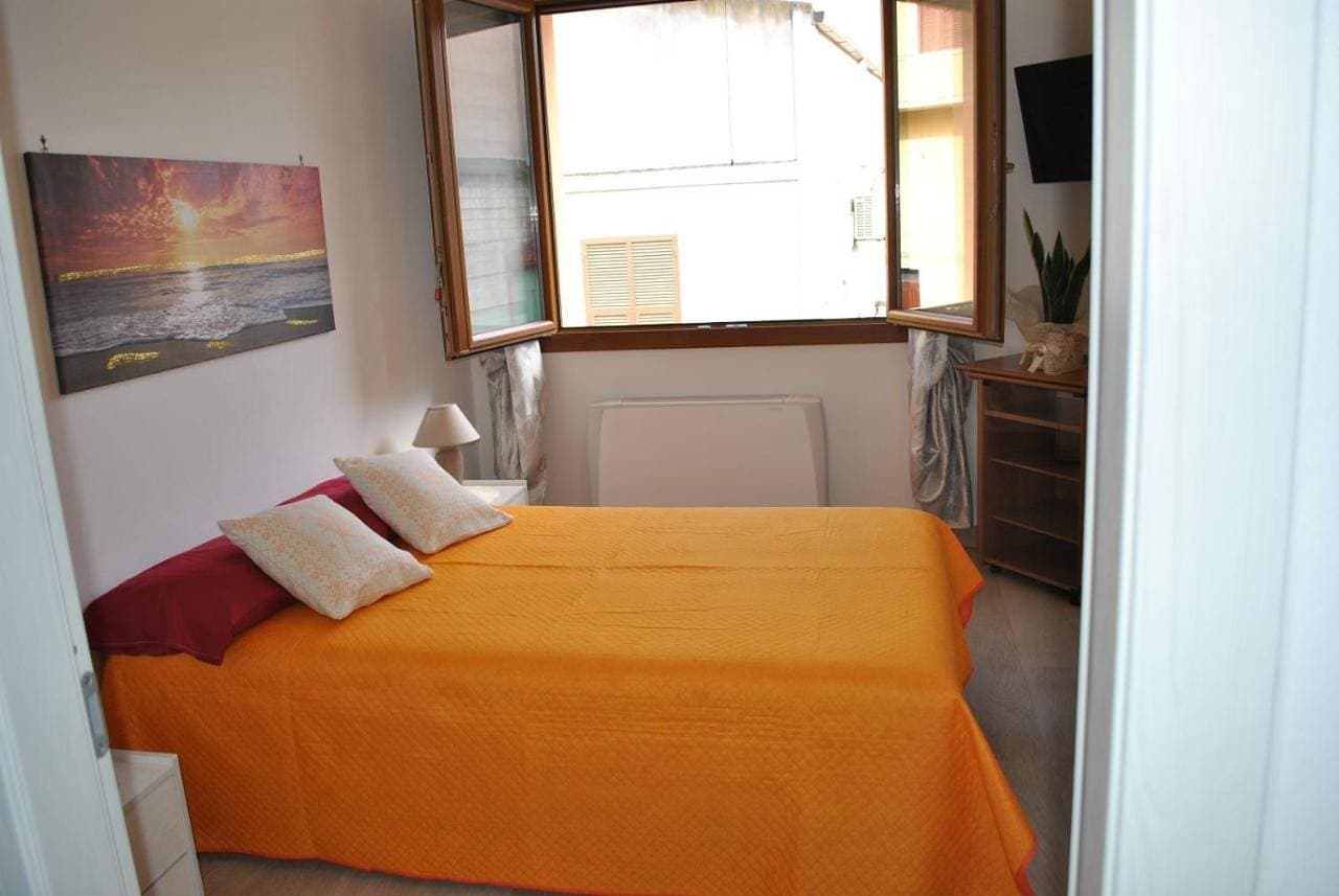 Foto 6 von 10: Small Double Room with Shared Bathroom