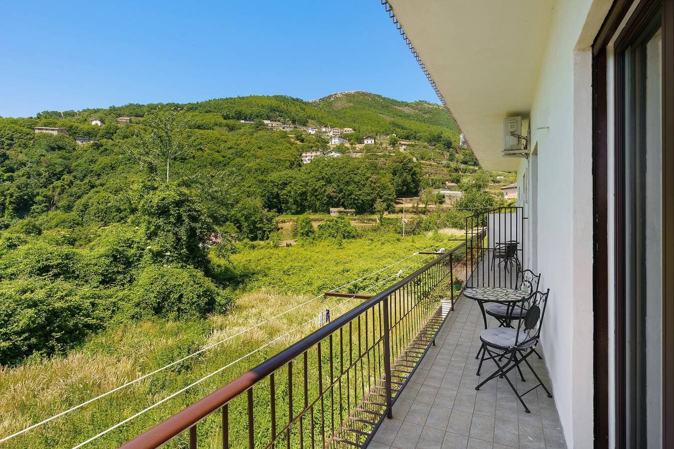 Foto 10 von 21: Ferienwohnung 'Familiare A Due Passi Dal Sentiero Degli Dei' mit Meerblick, Wi-Fi und Klimaanlage