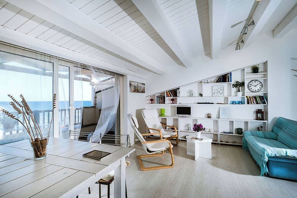 Foto 8 von 22: Modernes Apartment am Meer mit Panoramaterrasse
