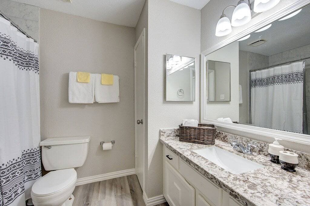 Foto 5 von 43: Modern Boho Retreat W/3 Spacious Bedrooms +3Bathrooms +Garage