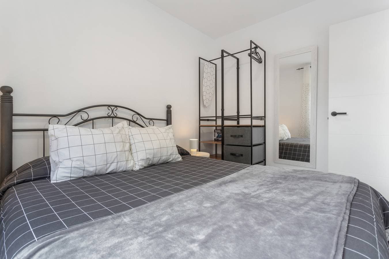 Foto 13 von 31: Ferienwohnung 'Traum mit Waldblick' mit Meerblick, Gemeinschaftspool und Wi-Fi