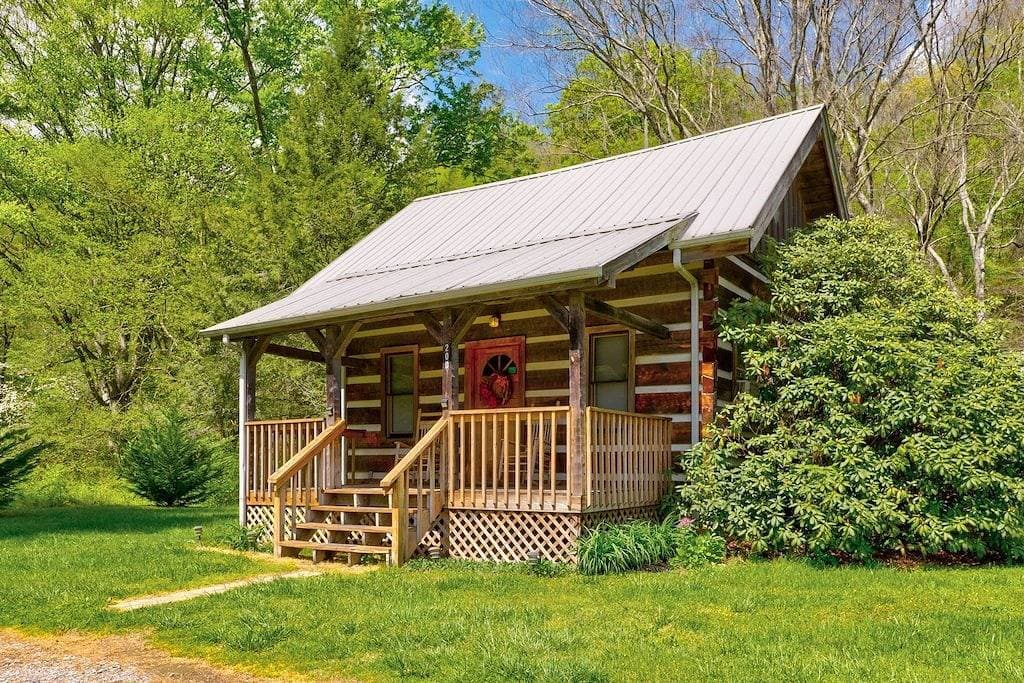Vor Liebe platzende Herzen (Romantic Creekside Retreat) 1
