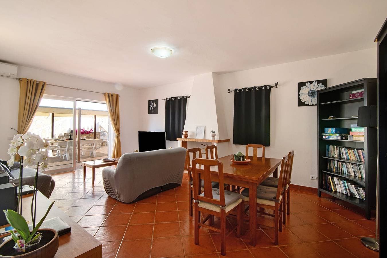 Foto 12 von 28: Ferienvilla Isabel mit Bergblick, WLAN, Klimaanlage, Pool, Garten und Grill