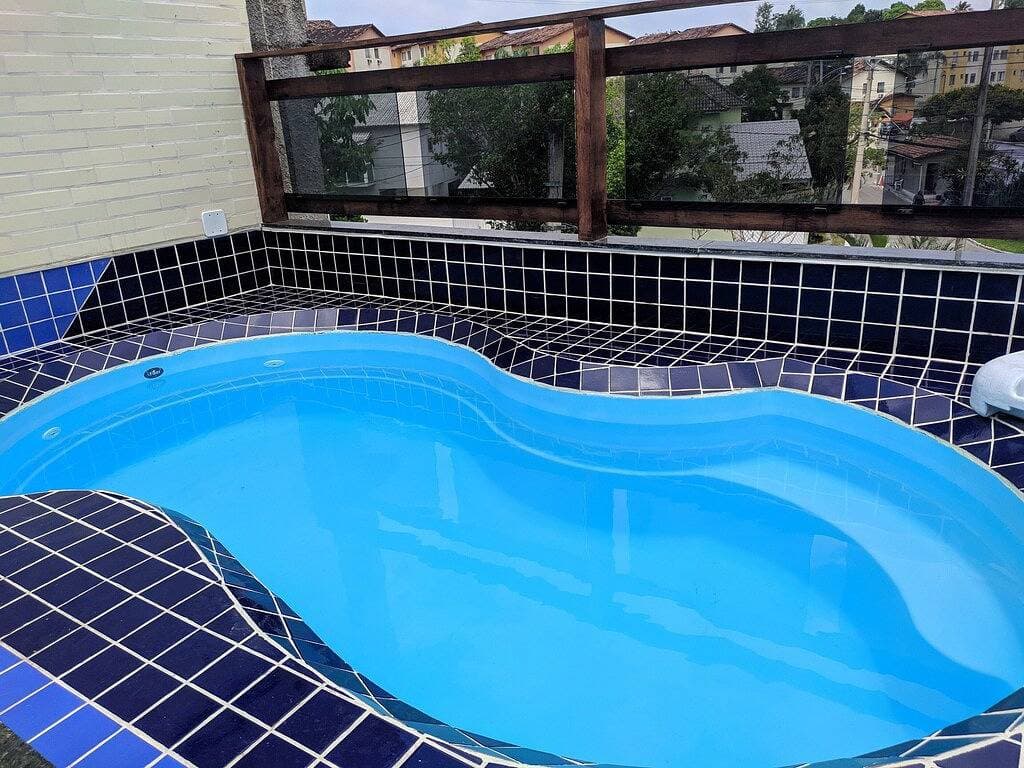 Foto 4 von 10: Haus mit Pool und Badewanne in Rj