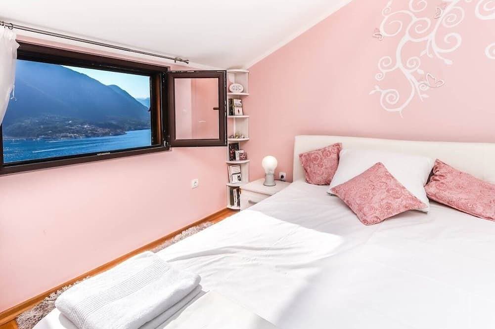 Foto 3 von 24: Das Apartment Sea View ist 70 m² groß und verfügt über ein modernes Design und eine atemberaubende Aussicht.