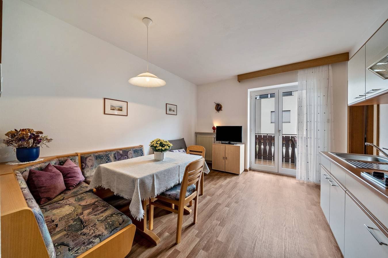 Foto 6 von 14: Ferienwohnung 'Wohnung Vigiljoch Haus Pfattner' mit Bergblick und Balkon