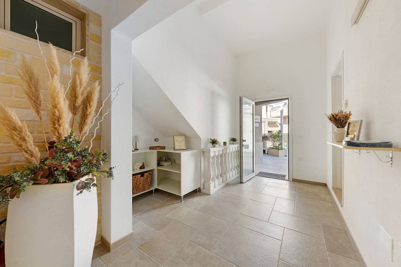 Foto 5 von 18: Bed & Breakfast 'L'Aurora – Zimmer Alba' mit Gemeinschaftsterrasse, WLAN und Klimaanlage
