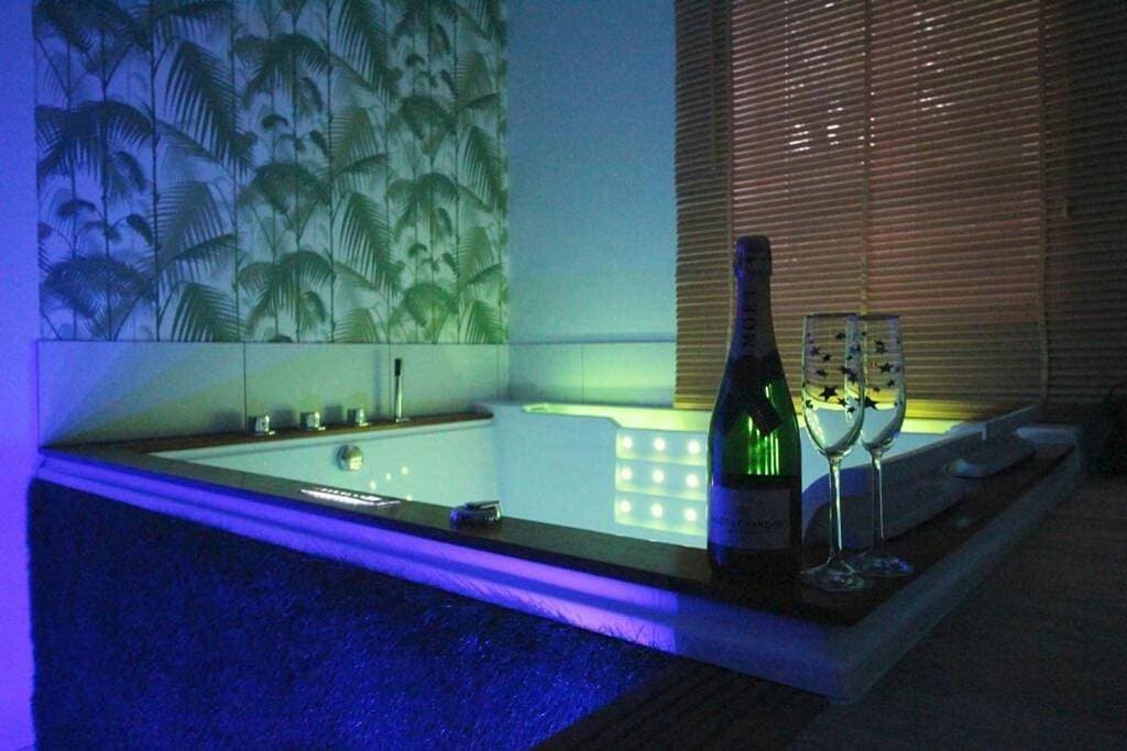Sauna et jacuzzi - Les mille et une nuits - 2km mer 1