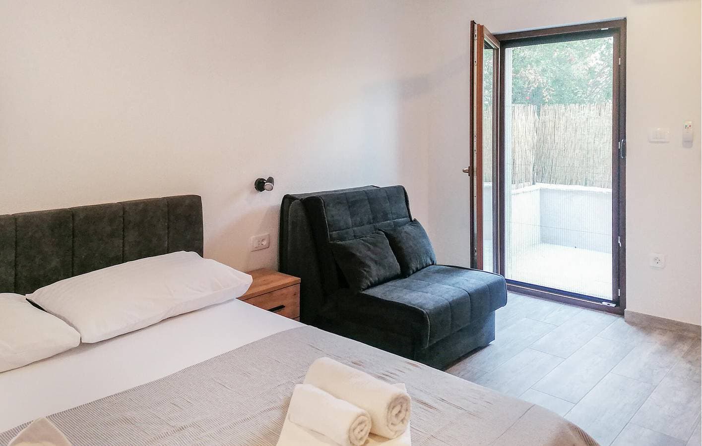 Foto 9 von 19: Gemütliche Ferienwohnung mit Terrasse, Küche, 600 m zum Strand und WLAN
