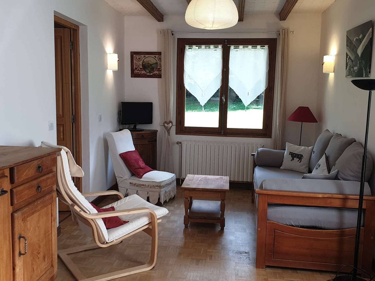 Gemütliches Chalet im Dorfzentrum mit Garten, Balkon & Parkplatz – Perfekt für 2-3 Personen 1