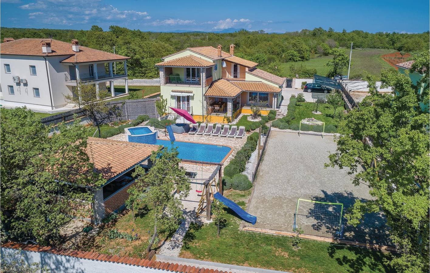 Geräumige 2-Zimmer-Wohnung mit Pool und Parkplatz – inklusive schnellem WLAN! 1