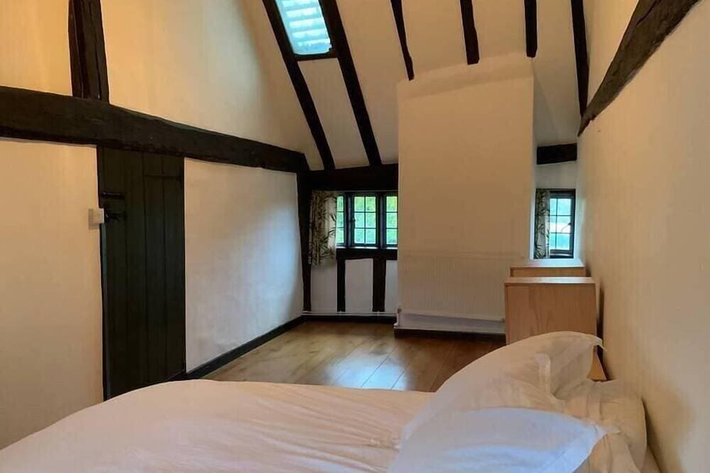 Foto 8 von 30: Delightful 4Bd Home full of Flair Edenbridge Kent