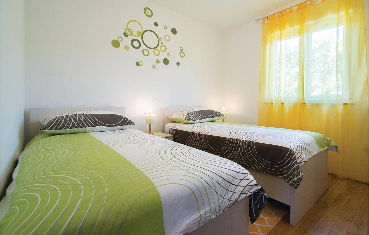 Foto 12 von 24: Apartment am Meer mit Terrasse, WLAN und Parkplatz – 2 km von Duga Luka entfernt