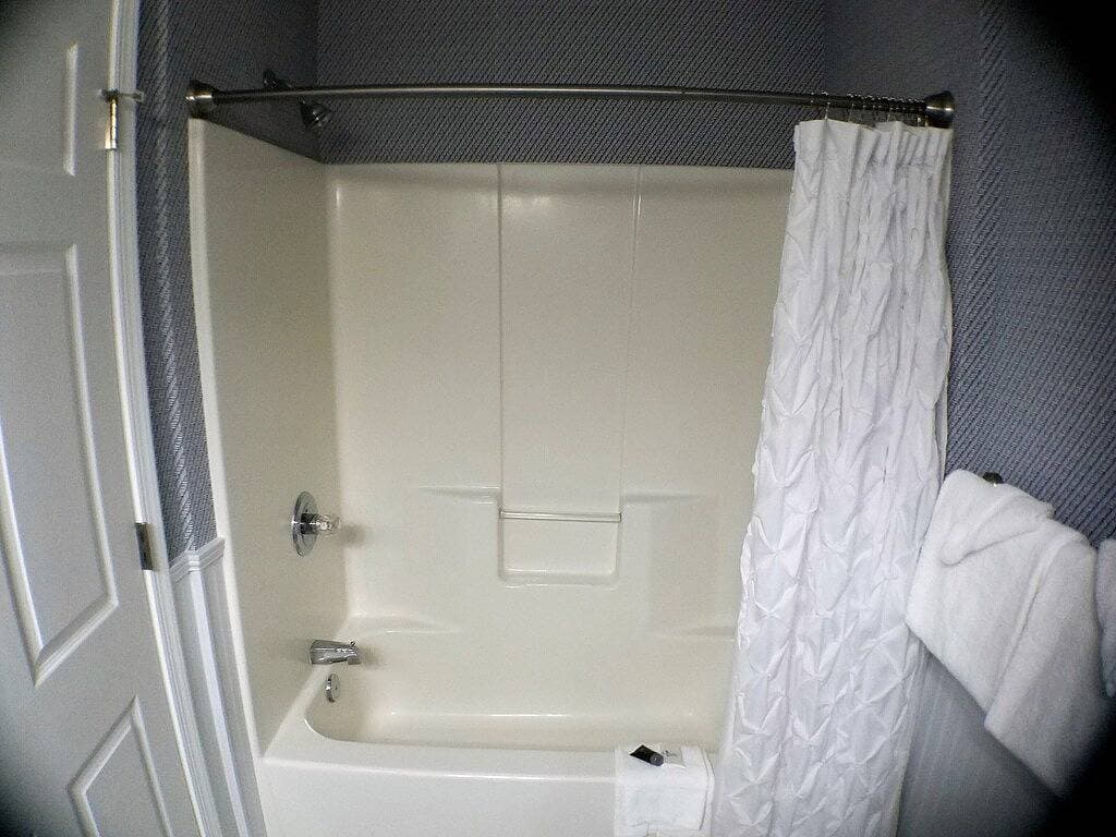 #113 Pointe - 1  Bedroom Lakefront Condo at Mariners Sml 1
