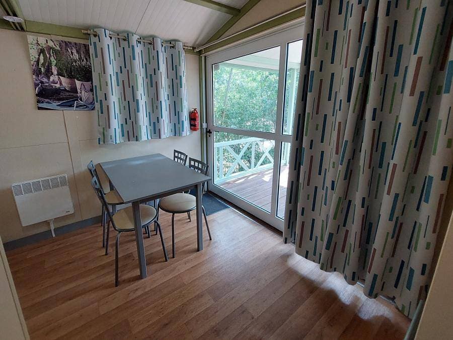 Foto 10 von 48: Camping des Sources - Chalet 4 personen - Némo 20 m²
