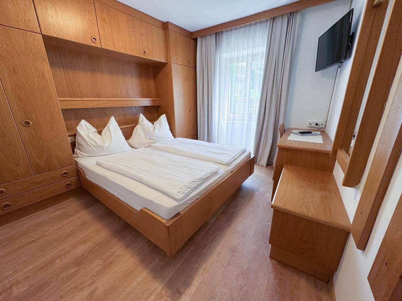 Foto 6 von 9: Double Room with Bathroom