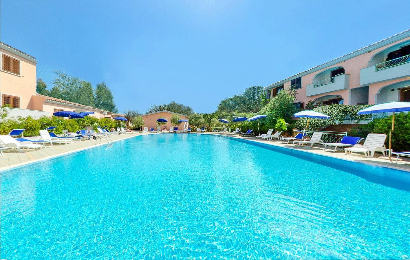 Foto 4 von 13: Rückzugsort am Pool 1,5 km vom Strand entfernt